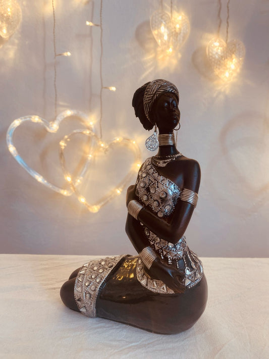 Africana negra y plateada