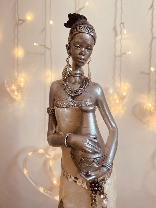 Africana plateada con nácar