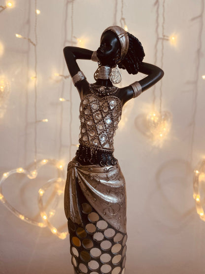 Africana detalles plateados