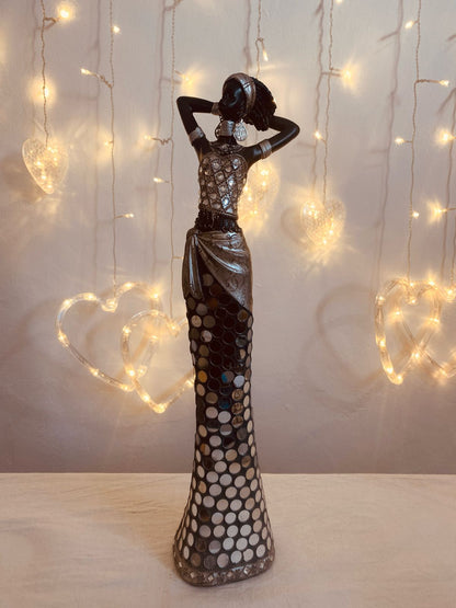 Africana detalles plateados