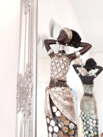 Africana detalles plateados