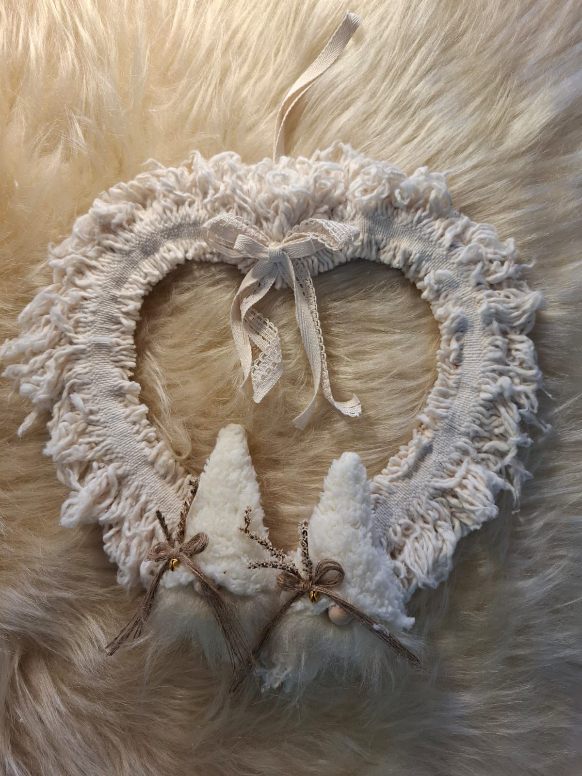 Corona corazón con gnomos