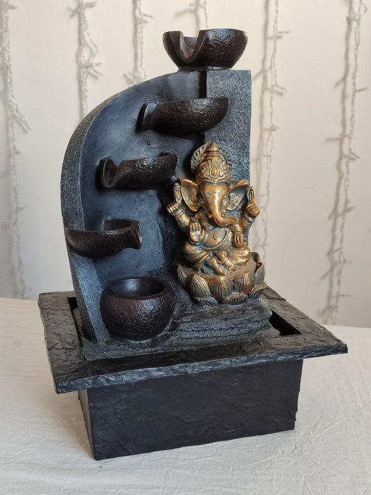 Fuente de agua Ganesha